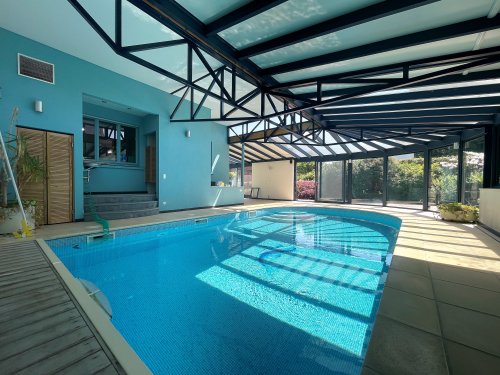 Villa avec piscine couverte 