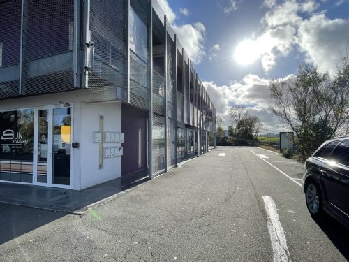 Vaste surface commerciale