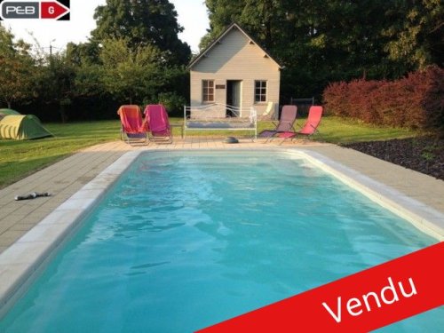 Fermette avec piscine chauffée, appartement et studio à Schaltin