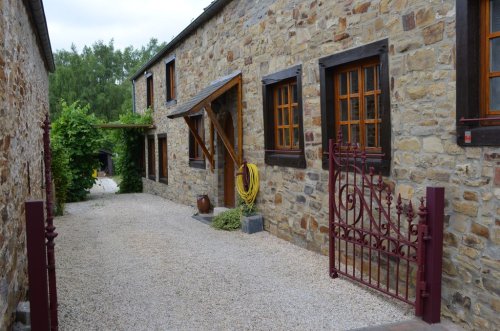 Quartier résidentiel, belle fermette du début XIXè