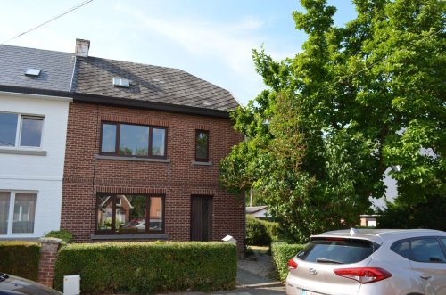3 façades, rue en cul-de-sac, 8 ares 55 ca