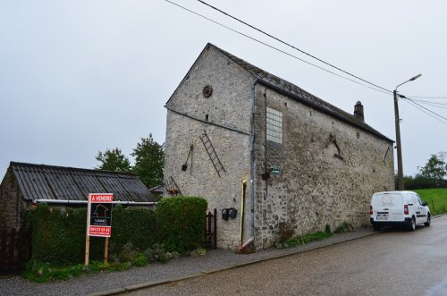 Maison en pierre du pays avec vue dégagée