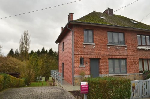 Maison 3 façades en parfait état