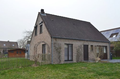 Rue en cul-de-sac, villa 4ch. en bon état
