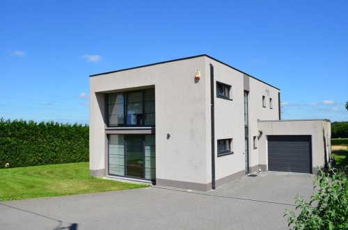Villa contemporaine à 5 min des axes autoroutiers