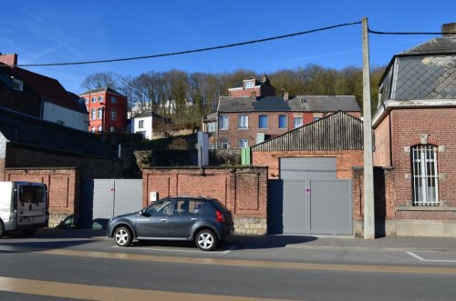 Entrepôt de 284m²,avec porte et portail automatisés  