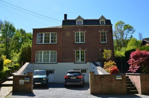 Maison avec partie professionnelle louée