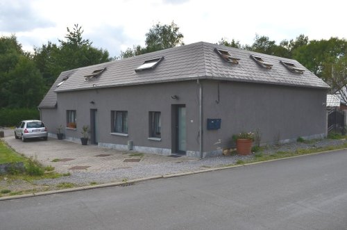 Maison unifamiliale de 2 logements en parfait état 
