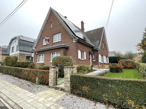 Villa dans le quartier très prisé de bouge