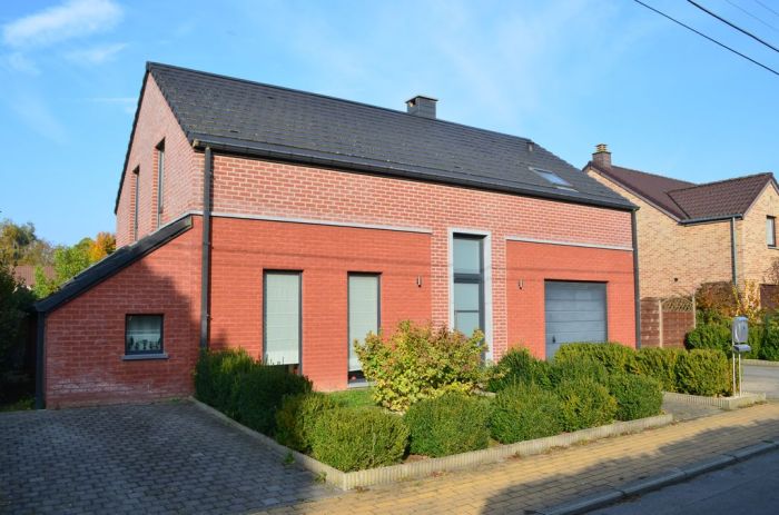 Villa récente à Erpent