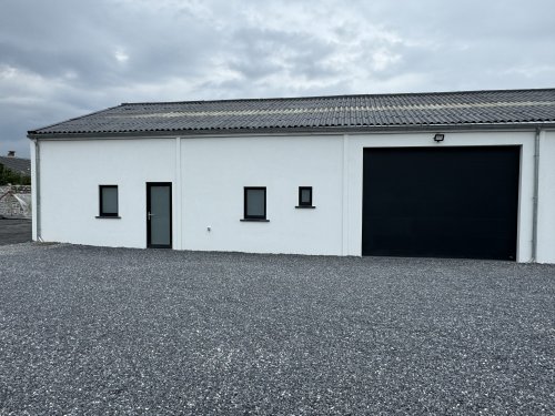 Entrepôt avec parking