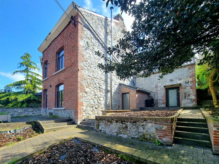Bel appartement avec terrasse et jardin