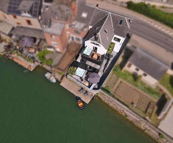 Immeuble de deux appartements