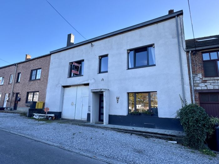 Maison avec son entrepôt  