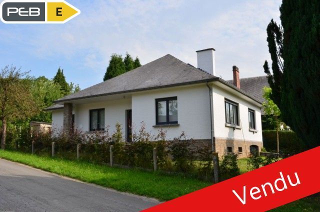 Lumineuse villa avec 2 garages sur ± 8 ares à Vedrin