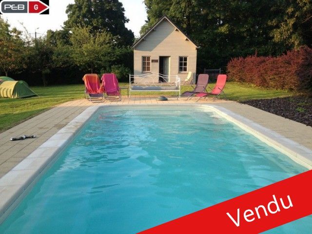 Fermette avec piscine chauffée, appartement et studio à Schaltin