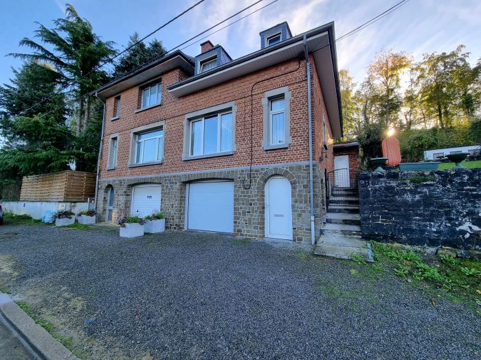 Maison bel-étage à rafraîchir 